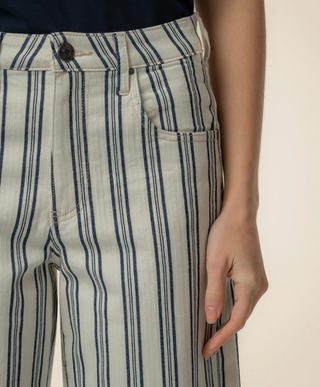 Kut from the Kloth Gwen High Rise Wide Leg Slouchy Raw Hem